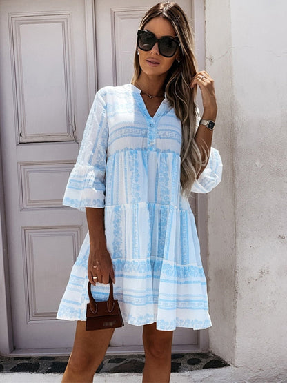 Zwiewna Letnia Sukienka Boho Z Falbanami W Radosny Kolorowy Wzór